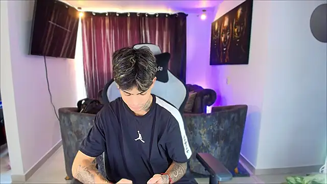 Snapshot of miguel_aguirre_ chatting on 17, 2, 2026 miguel aguirre online show from 17, 2, 2026