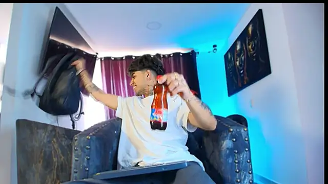 Snapshot of miguel_aguirre_ chatting on 19, 2, 2026 miguel aguirre online show from 19, 2, 2026