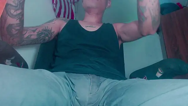 Snapshot of theskateboy chatting on 18, 2, 2026 theskateboy online show from 18, 2, 2026