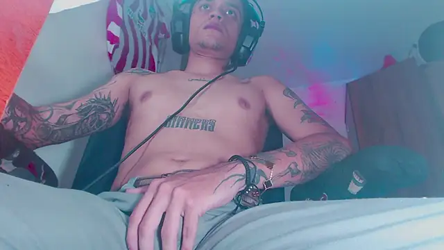 Snapshot of theskateboy chatting on 25, 2, 2026 theskateboy online show from 25, 2, 2026