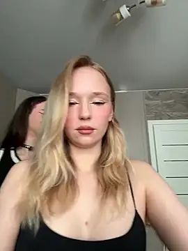Snapshot of RollDollsi chatting on 26, 5, 2026 RollDollsi online show from 26, 5, 2026