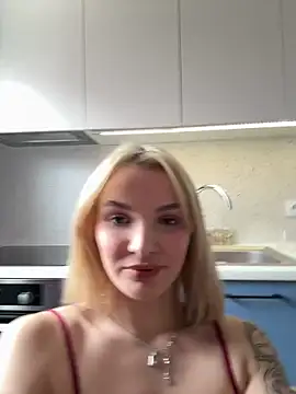 Snapshot of SinLuna_ chatting on 12, 6, 2026 SinLuna online show from 12, 6, 2026