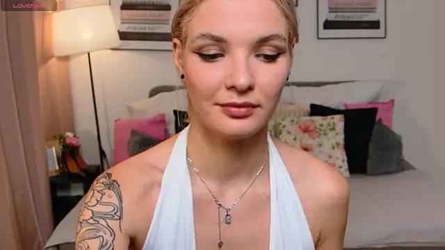Snapshot of SinLuna_ chatting on 16, 7, 2026 SinLuna online show from 16, 7, 2026