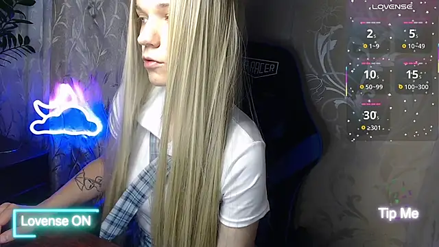Snapshot of Shiny_Victoria chatting on 20, 6, 2026 Shiny Victoria online show from 20, 6, 2026