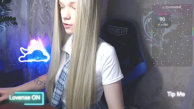 Snapshot of Shiny_Victoria chatting on 27, 6, 2026 Shiny Victoria online show from 27, 6, 2026