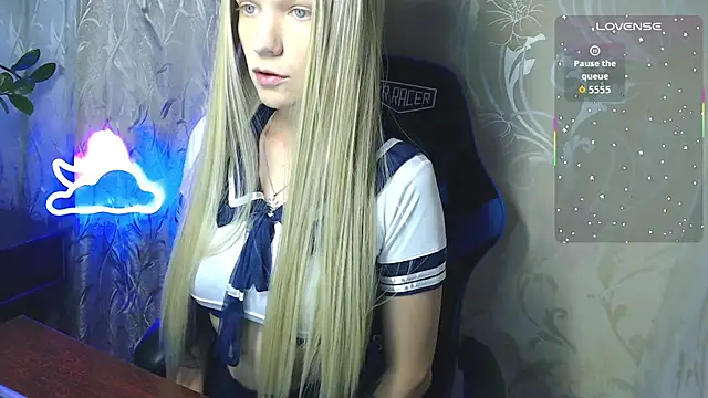 Snapshot of Shiny_Victoria chatting on 17, 7, 2026 Shiny Victoria online show from 17, 7, 2026