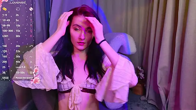 Snapshot of NicoleLuxe chatting on 8, 5, 2026 NicoleLuxe online show from 8, 5, 2026