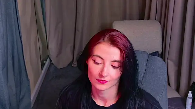 Snapshot of NicoleLuxe chatting on 12, 5, 2026 NicoleLuxe online show from 12, 5, 2026