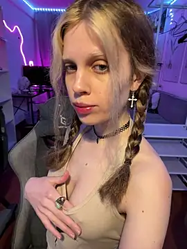 Snapshot of Maxine_gold chatting on 9, 5, 2026 Maxine gold online show from 9, 5, 2026