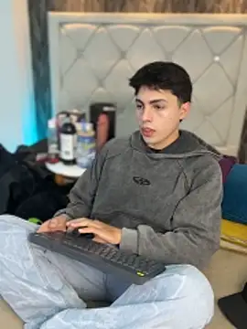 Samu Hott online show from 8, 4, 2026