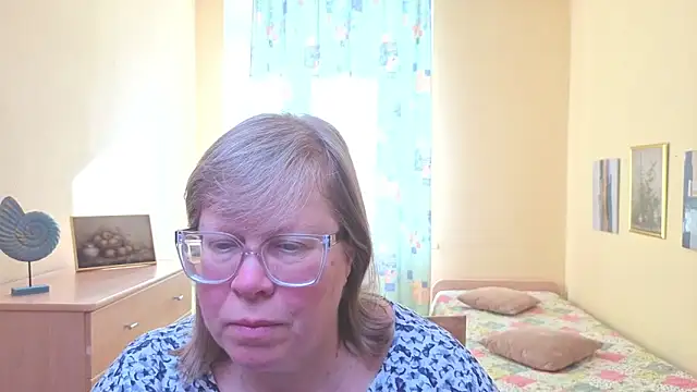 Snapshot of Emma_Eclipsee chatting on 27, 2, 2026 Emma Eclipsee online show from 27, 2, 2026