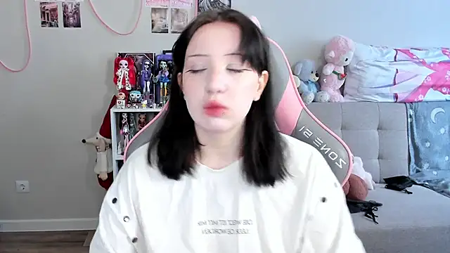 MollysLand online show from 10, 4, 2026