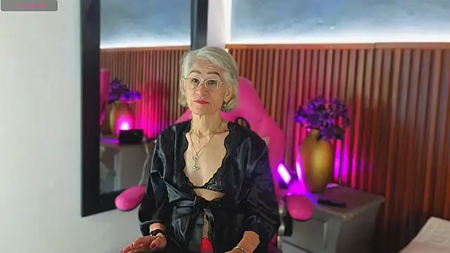 Snapshot of miss_monserrate01 chatting on 5, 5, 2026 miss monserrate01 online show from 5, 5, 2026