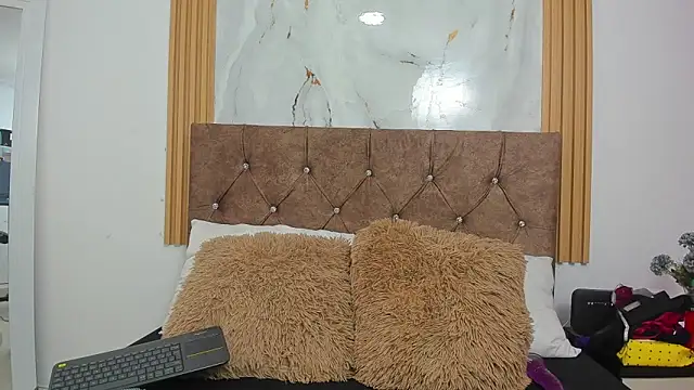 Candyfox2606 online show from 19, 2, 2026