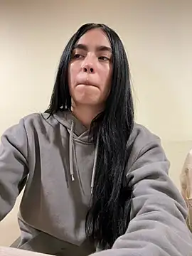 Sara Fernandez  online show from 13, 3, 2026