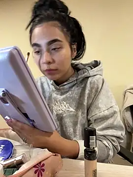 Sara Fernandez  online show from 17, 3, 2026