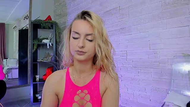 Snapshot of Ivorym00n chatting on 4, 5, 2026 Ivorym00n online show from 4, 5, 2026