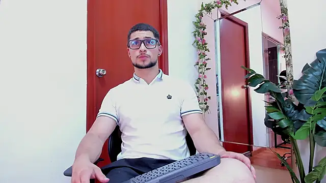 Snapshot of valenssio_moretti chatting on 28, 2, 2026 valenssio moretti online show from 28, 2, 2026