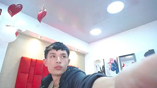 Snapshot of Skinny_Office chatting on 3, 3, 2026 Skinny Office online show from 3, 3, 2026