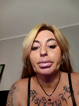 MiaMooly online show from 26, 10, 2025