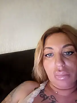 MiaMooly online show from 5, 4, 2026