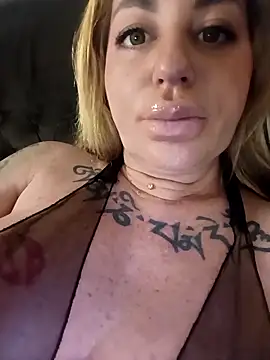 Snapshot of MiaMooly chatting on 18, 4, 2026 MiaMooly online show from 18, 4, 2026