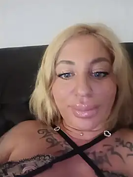 Snapshot of MiaMooly chatting on 2, 6, 2026 MiaMooly online show from 2, 6, 2026
