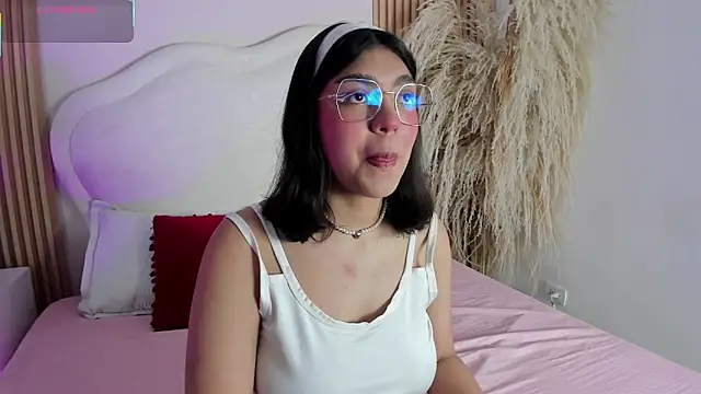 Snapshot of rebeca_taylor chatting on 3, 3, 2026 rebeca taylor online show from 3, 3, 2026