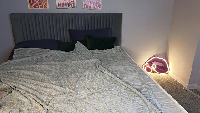 LovingWhisperr online show from 21, 2, 2026