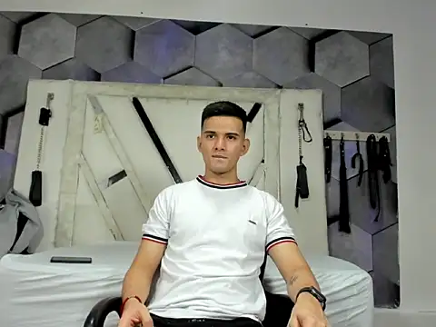 Snapshot of GoldenBoyM chatting on 25, 4, 2026 GoldenBoyM online show from 25, 4, 2026