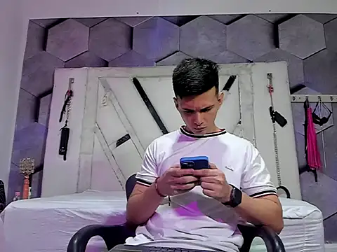 Snapshot of GoldenBoyM chatting on 26, 5, 2026 GoldenBoyM online show from 26, 5, 2026