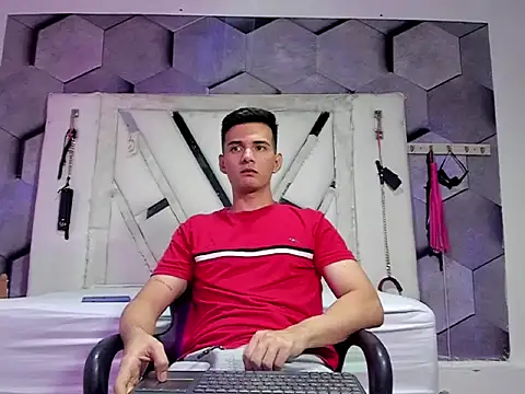 Snapshot of GoldenBoyM chatting on 27, 5, 2026 GoldenBoyM online show from 27, 5, 2026