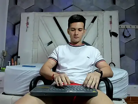 Snapshot of GoldenBoyM chatting on 17, 6, 2026 GoldenBoyM online show from 17, 6, 2026