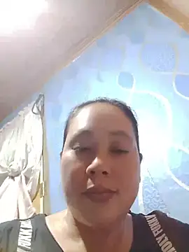 Snapshot of May_Bombs chatting on 25, 4, 2026 May Bombs online show from 25, 4, 2026