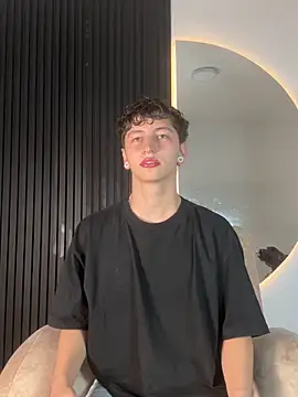 ARON LUXX online show from 11, 2, 2026