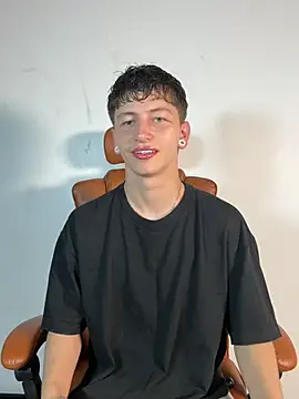 ARON LUXX online show from 22, 3, 2026