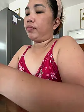 Snapshot of lady_candy85 chatting on 5, 4, 2026 lady candy85 online show from 5, 4, 2026