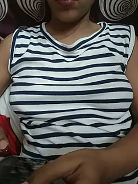 Snapshot of komalsharma99 chatting on 17, 5, 2026 komalsharma99 online show from 17, 5, 2026