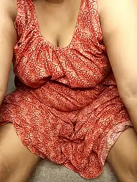 Snapshot of R_Queen chatting on 21, 4, 2026 R Queen online show from 21, 4, 2026