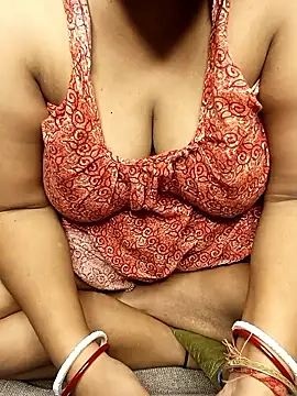 Snapshot of R_Queen chatting on 14, 5, 2026 R Queen online show from 14, 5, 2026