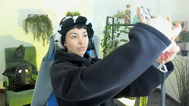 Snapshot of NeoGeisha chatting on 11, 5, 2026 NeoGeisha online show from 11, 5, 2026