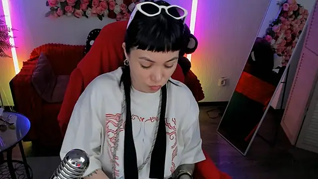 Snapshot of NeoGeisha chatting on 19, 5, 2026 NeoGeisha online show from 19, 5, 2026