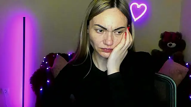 Snapshot of BlondMikey22 chatting on 18, 4, 2026 BlondMikey22 online show from 18, 4, 2026