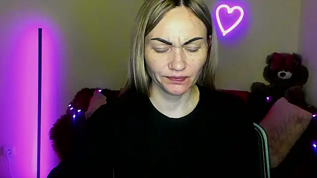 Snapshot of BlondMikey22 chatting on 18, 4, 2026 BlondMikey22 online show from 18, 4, 2026
