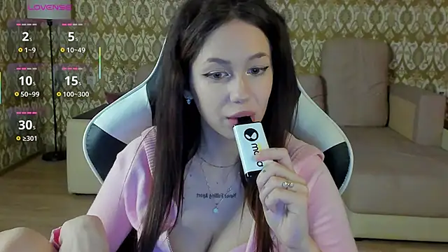 laylaura online show from 26, 5, 2026