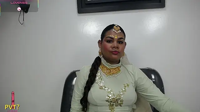 yaazhinii online show from 4, 4, 2026