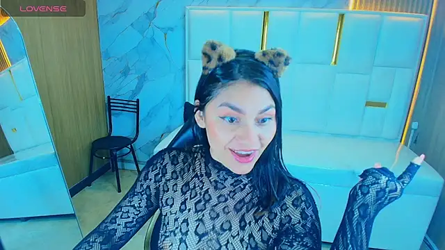 Snapshot of rox_luxury_tf chatting on 6, 5, 2026 rox luxury tf online show from 6, 5, 2026
