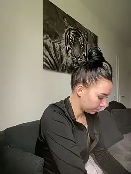 zoeelovee online show from 20, 2, 2026