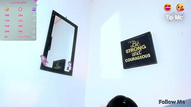 Lily-Scott online show from 25, 2, 2026