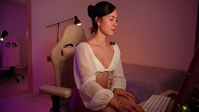Snapshot of Madisonlara1 chatting on 7, 5, 2026 Madisonlara1 online show from 7, 5, 2026